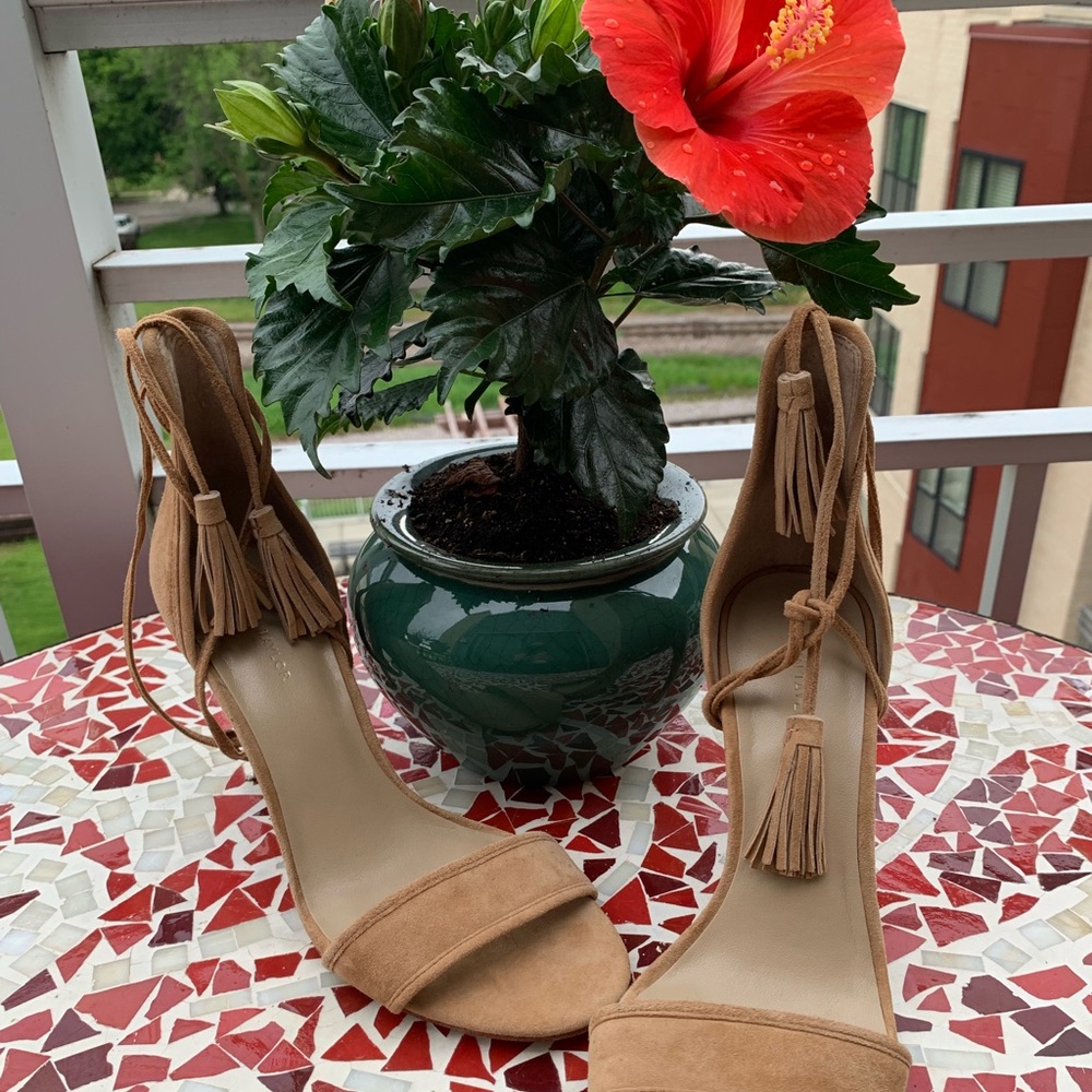 Ann Taylor Caramel Tan Sandals